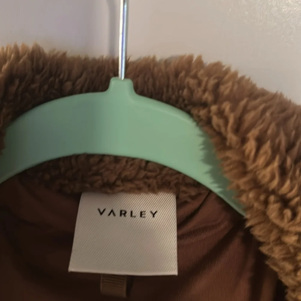 Varley Logan Brown Teddy Jacket - Picture 2 of 4